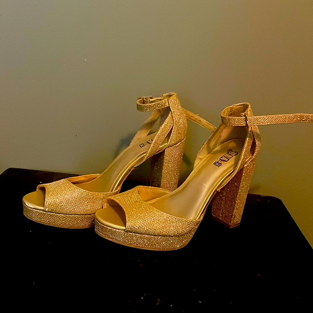 Brash gold sparkly heels size 9